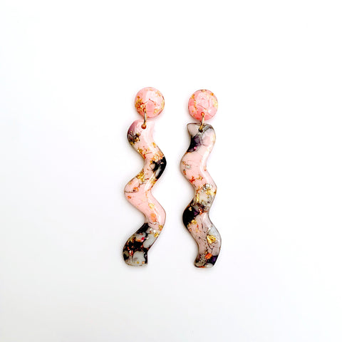 WIGGLE Black Pink dangly earrings